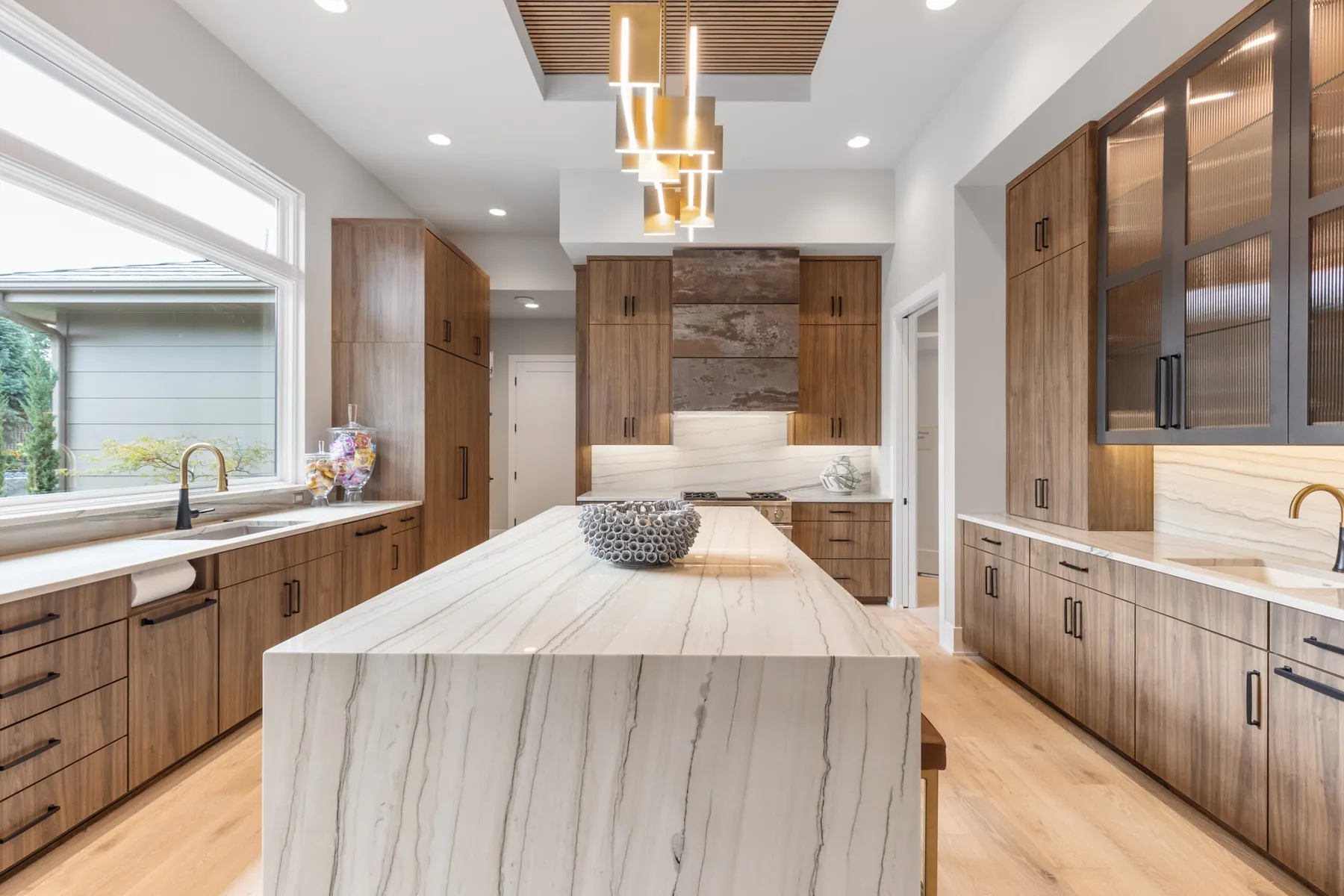 Long waterfall island in book-matched quartzite